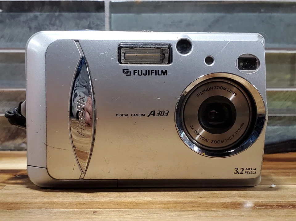 Fujifilm FinePix A303 3.2MP Digital Camera w/ 3x Optical Zoom Camera Only Good - Image 2 of 4