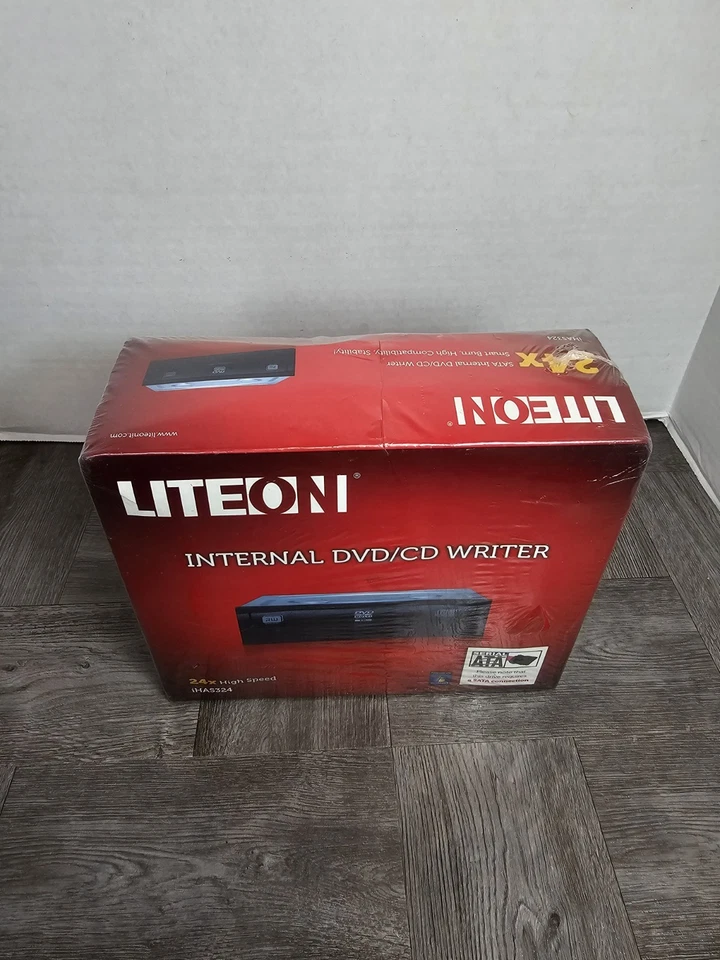 Lite-On 24x High Speed SATA Internal DVD/CD Writer Model iHAS324-99 B EUC - Image 2 of 4