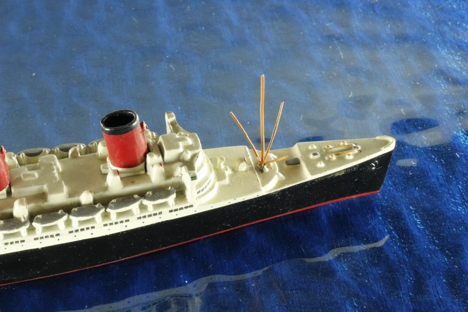 Queen Mary,ohne Krähennest   Hersteller Wiking 413b/2 ,1:1250 Schiffsmodell - Bild 4 von 4