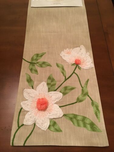 Isaac Mizrahi Table Runner Beautiful 3 Dimensional Fabric Flowers Natural Color  - Picture 1 of 6