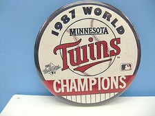 VINTAGE LARGE BASEBALL PINBACK BUTTON MINNESOTA TWINS