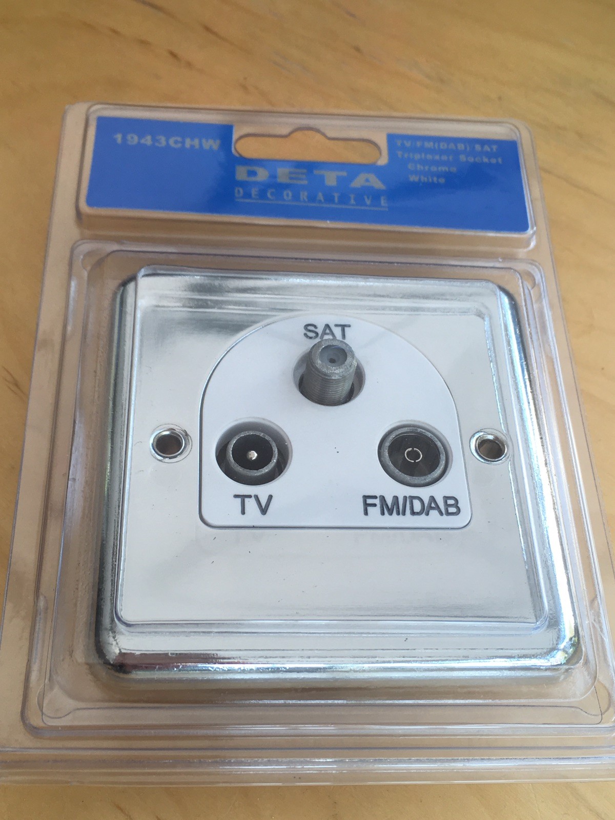 Deta 1943CHW TV/FM(DAB)/SAT Triplexer Socket Chrome/white Insert