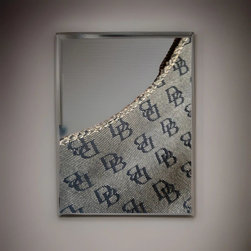 Bolso de hombro/bolso de mano hobo vintage Dooney & Bourke de tela negra con logotipo monograma Foto 4 de 4