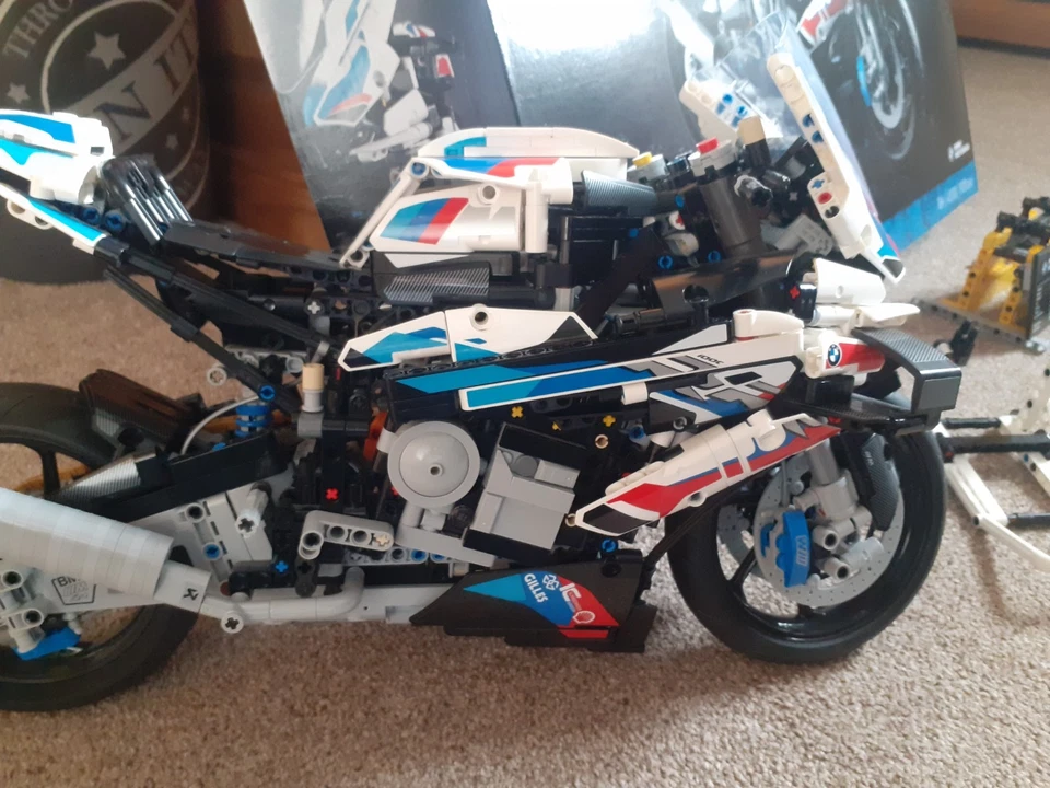 LEGO Technic 42130 BMW M 1000 RR Motorcycle, photo 3 of 4