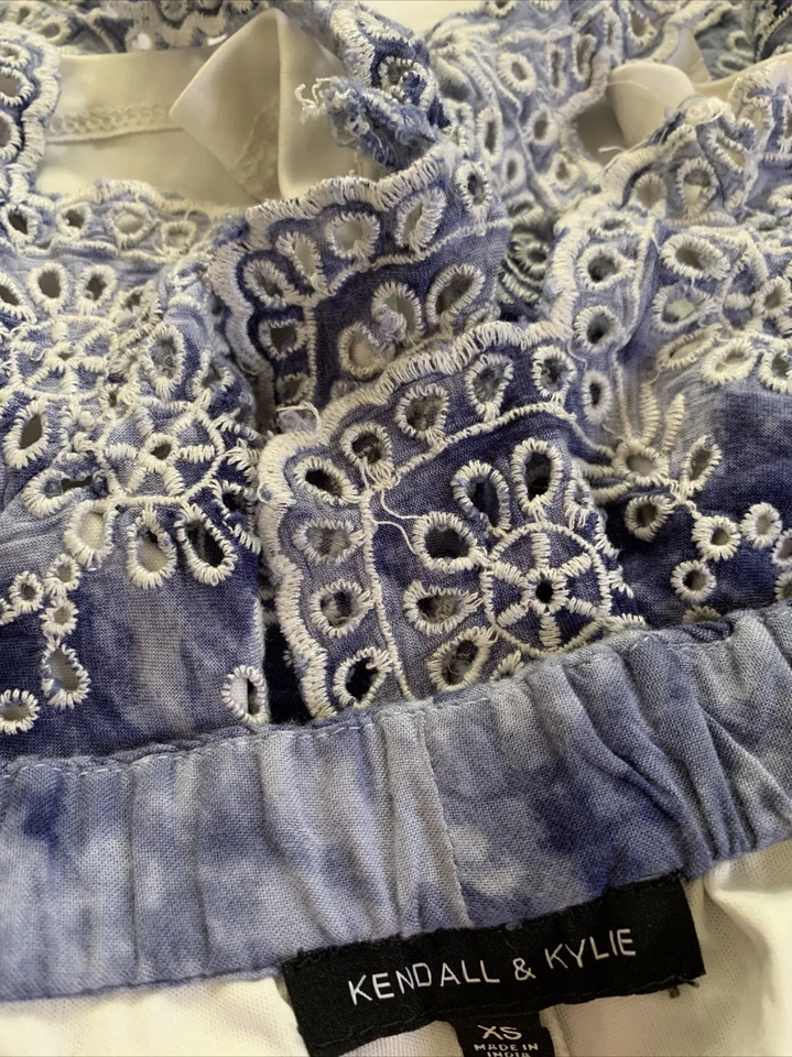 Pantalón Corto Kendall and Kylie Azul Blanco Talla XS Forrado Excelente Estado Usado Foto 3 de 4