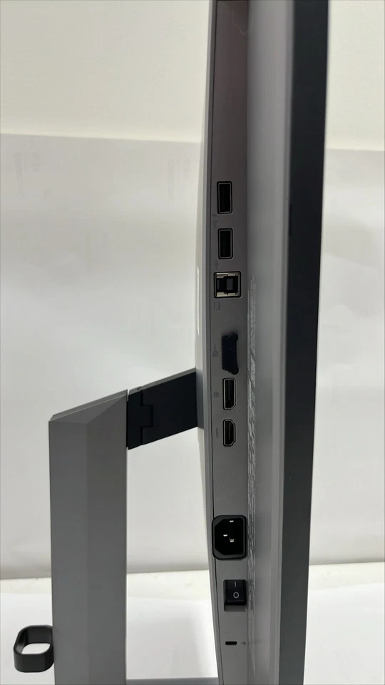 HP Z27q 27' QHD 2560 x 1440 (2K) 60 Hz HDMI, DisplayPort, USB Built-in Speakers - Image 3 of 4