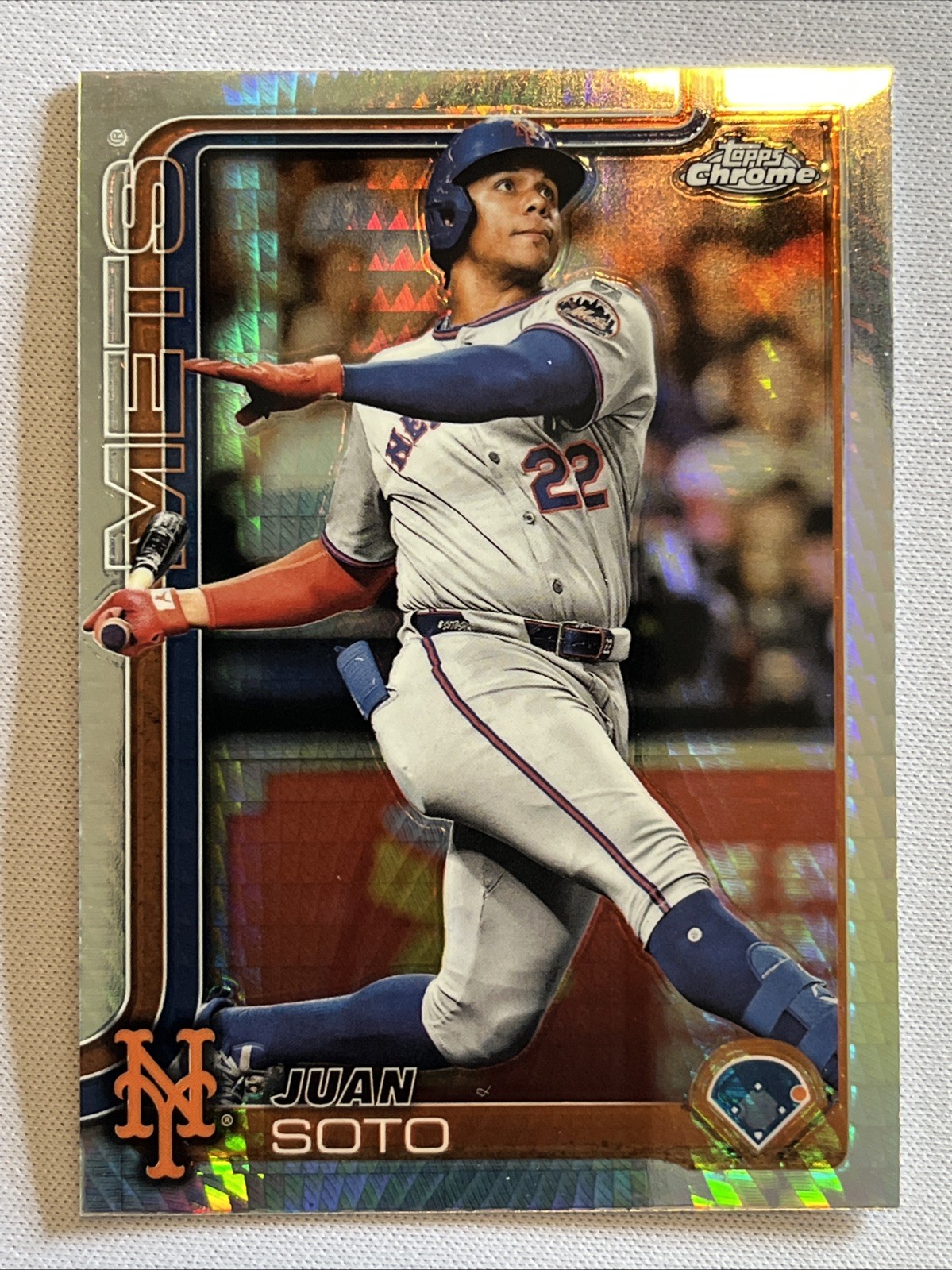 2025 Topps Chrome Juan Soto Prism Refractor #200 New York Mets