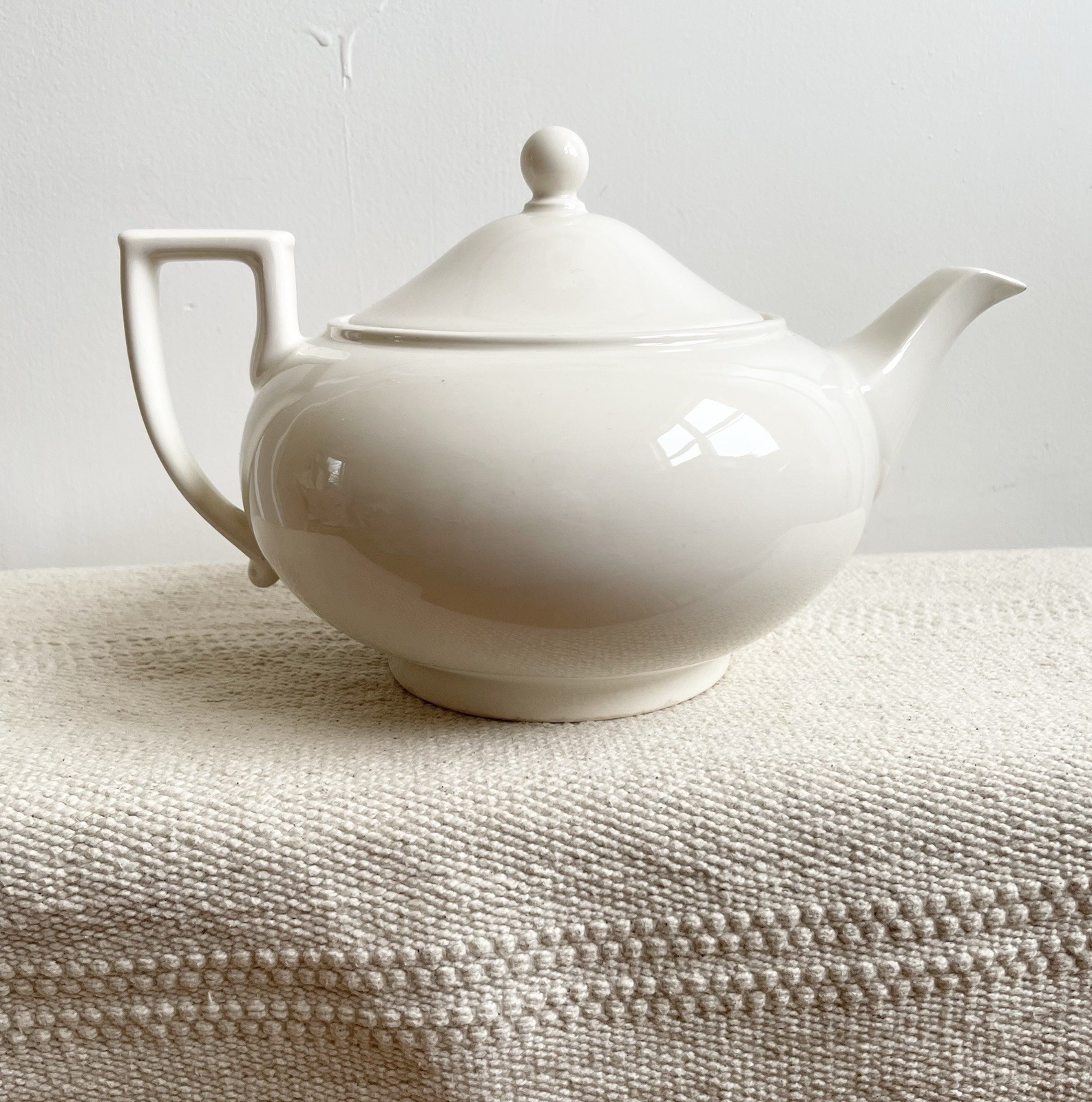 Vintage Wedgwood Queensware Traditional teapot Made in Engla