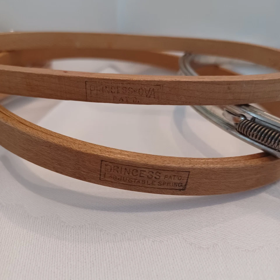 Vtg Princess & Gibbs Wood/Embroidery Hoops, Round & Oval Various Sizes, VGC, USA - Image 2 of 4