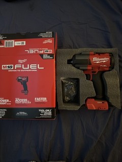 Milwaukee M18 FUEL 2962 20 1/2' Mid Torque Impact Wrench w/ Friction Ring