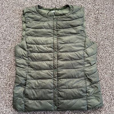 UNIQLO Women's Size S Ultra Light Down Compact Vest Green Snap Front Packable