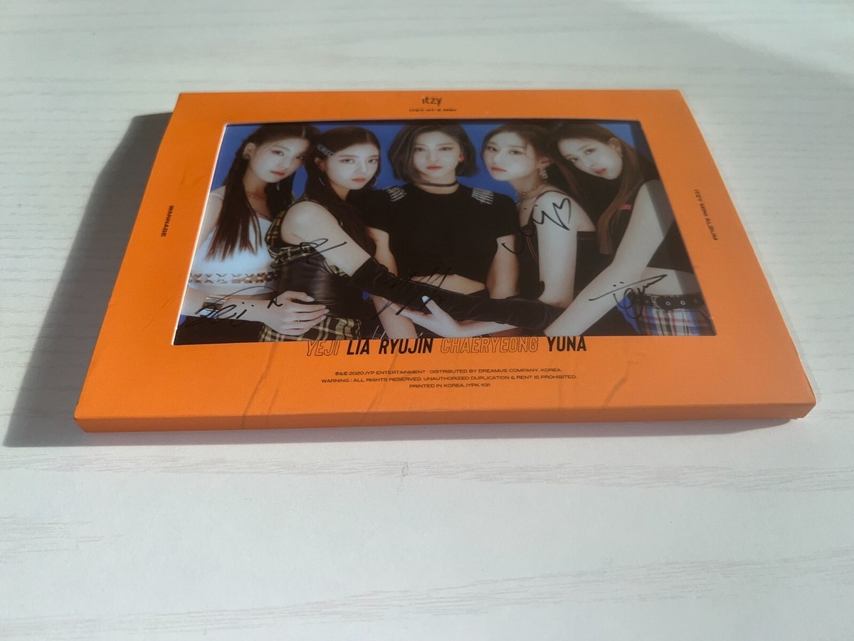 ITZY [IT'Z ME] Autographed Signed Album ME VER. | eBay