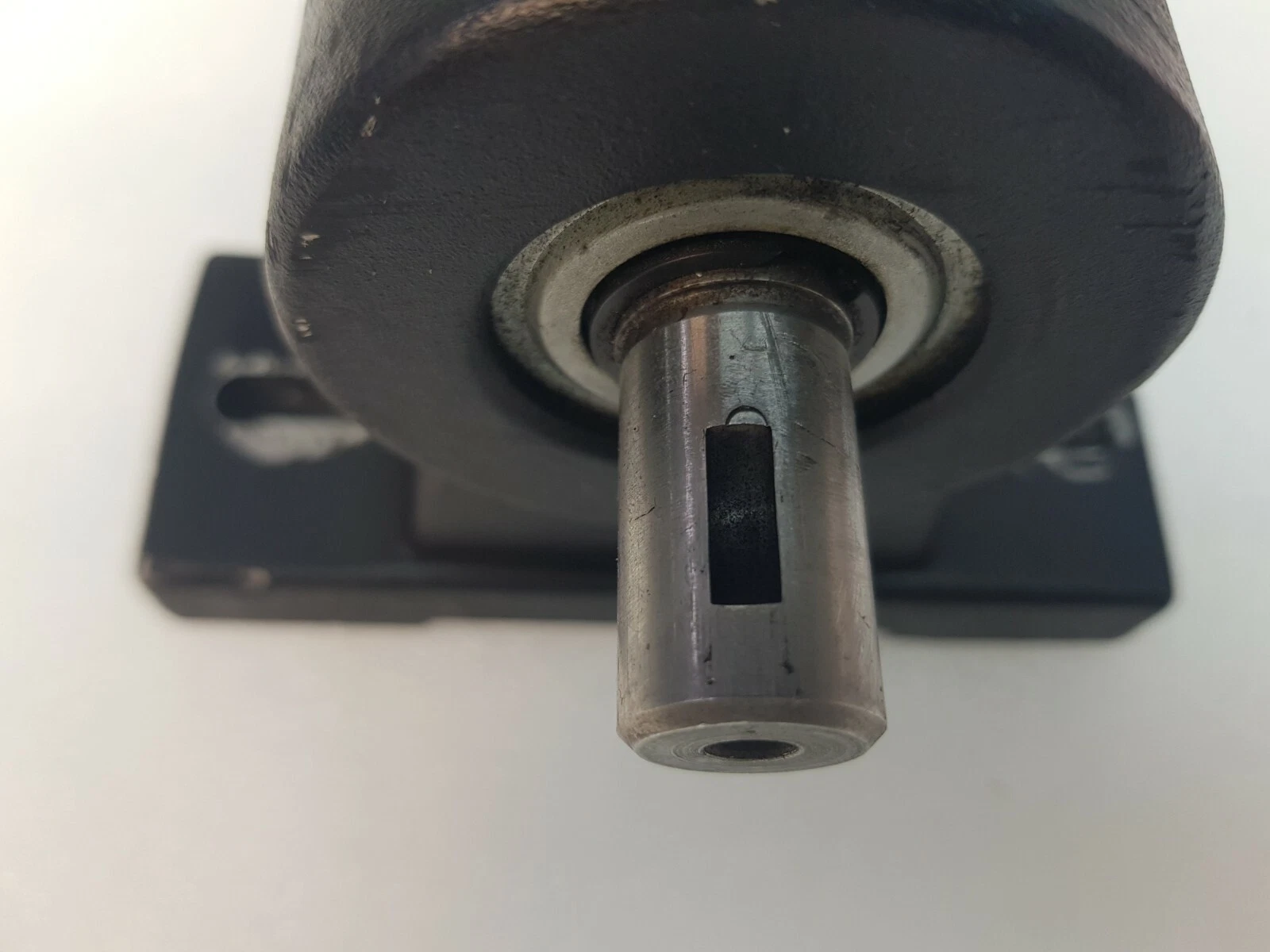 16 mm encoder shaft with keyway on the Lenord+Bauer GEL 209