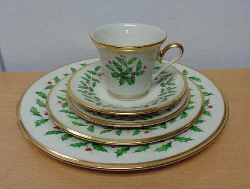 NIB Vintage LENOX HOLIDAY 5 Piece Place Setting Holly Berry 1 Place Setting