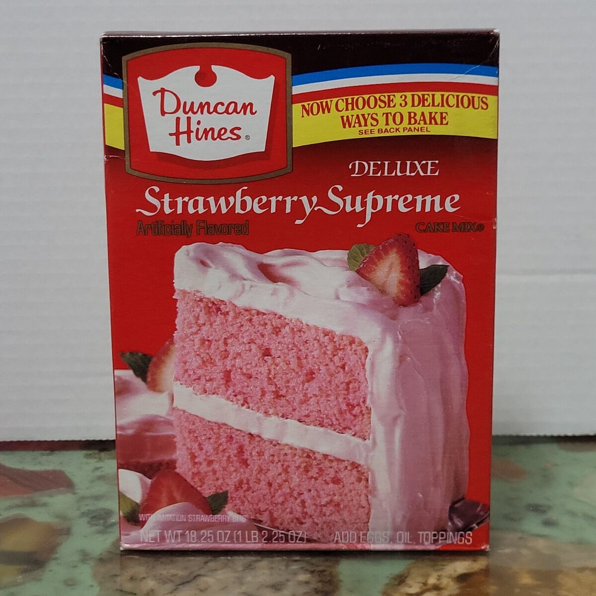NOS Vintage 1980s Duncan Hines Deluxe Strawberry Supreme NOS Vintage 1980s Duncan Hines Deluxe Strawberry Supreme