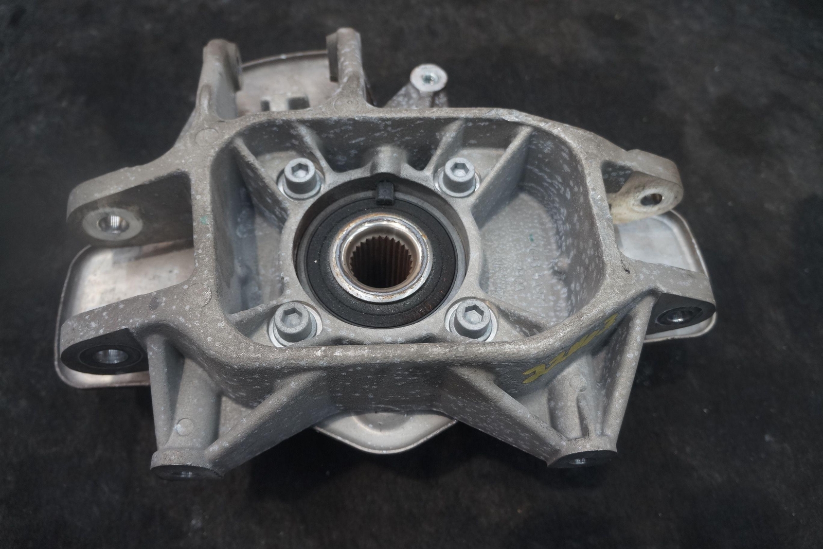 Rear Left Spindle Knuckle Wheel Hub 8D33-5A971-AB Aston Martin V8 Vantage 2007