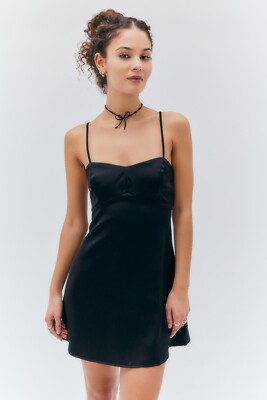 Urban Outfitters Light Before Dark Bella Fliege Satin Minikleid schwarz Gr. XL
