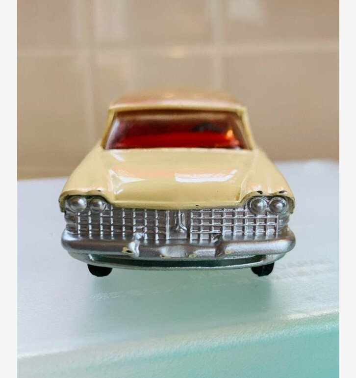 Corgi Toys 219 Plymouth Sports Suburban Station Wagon 1/43