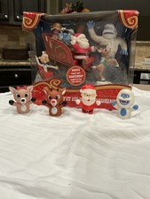 Rudolph the Red-Nosed Reindeer Misfit Island Scenic Display and Figurine Set
