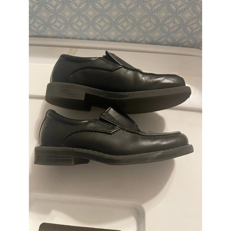 Smart Fit black slip on dress shoes toddler boys size 9 - fair condition - Image 2 of 4