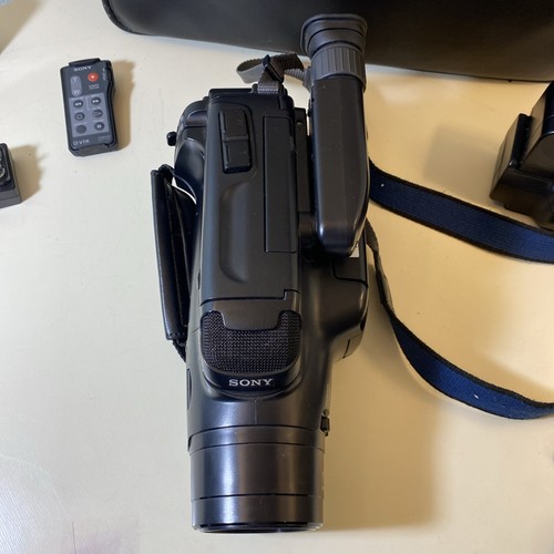 Sony CCD-FX730V Video8 Handycam Camcorder W Charger Remote & Extras Working - Picture 6 of 24