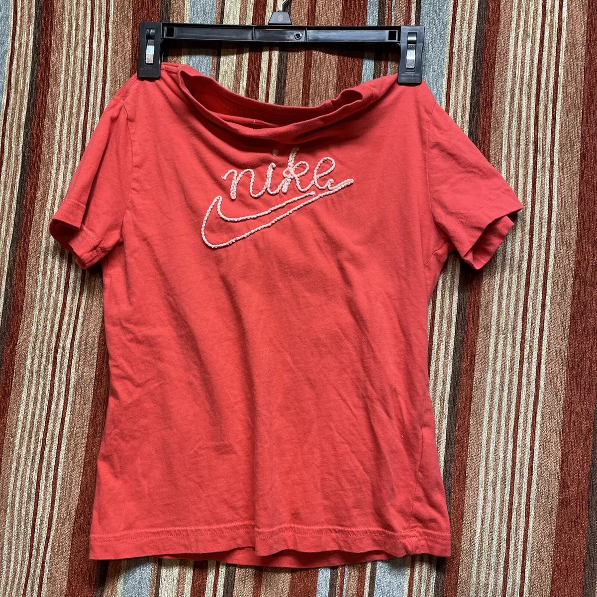 Coral clearance nike shirt