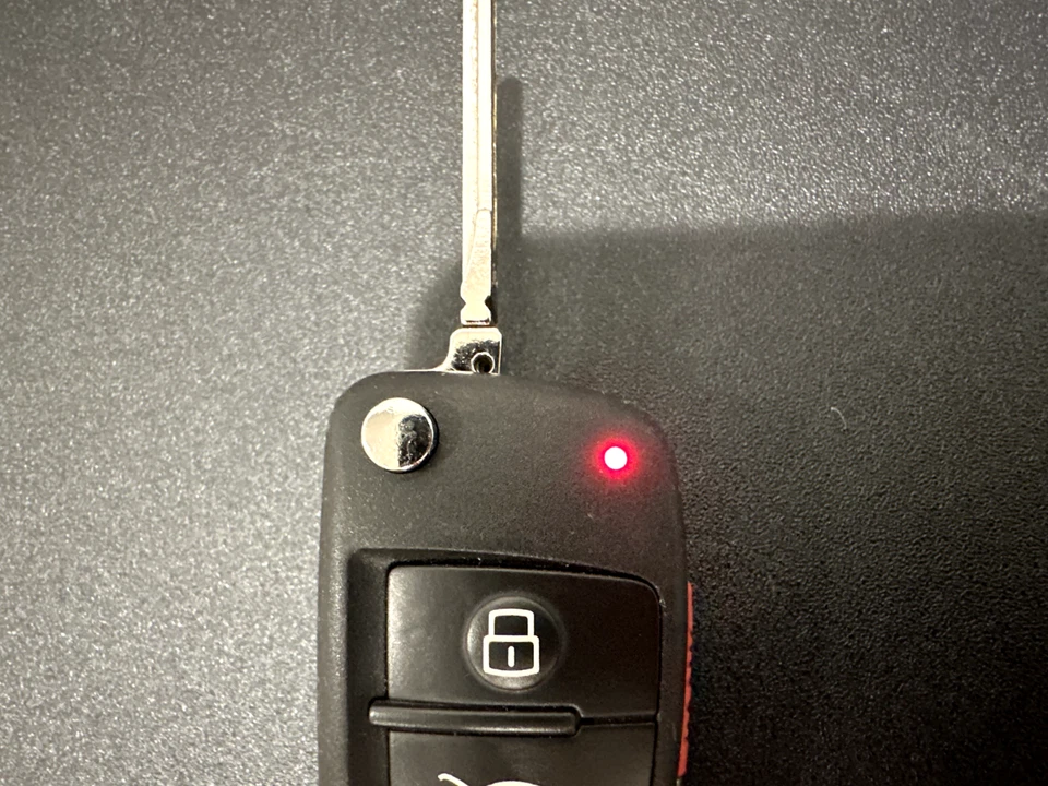 Mando a distancia con llave abatible OEM Audi R8 FCC: NBGFS04A71 DE420837220A (4 BOTONES) ¡BUENO! Foto 3 de 4