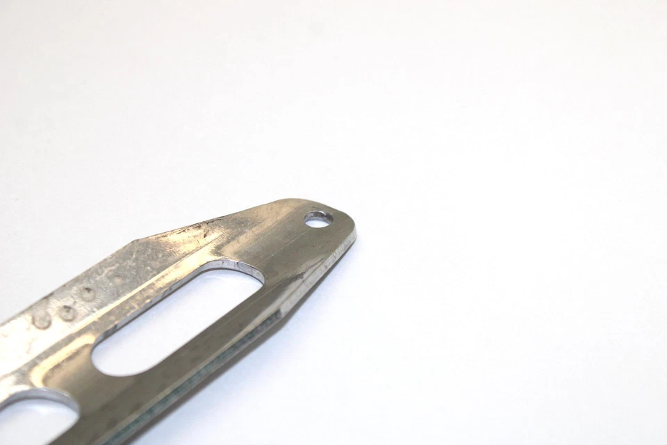 Оригинальный кронштейн для бензобака 1996 Ski-doo Formula Iii 600 517249200 Q3176 - Изображение 2 из 4