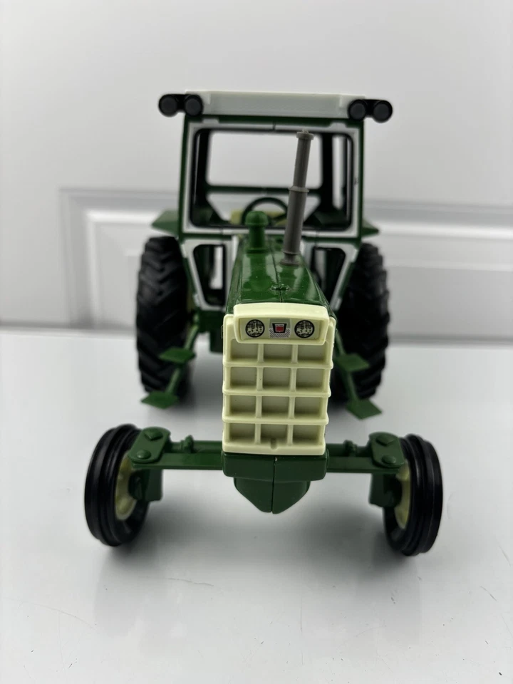 De colección 1/16 Ertl Oliver blanco 1655 fundido a presión con frontal con cabina tractor verde/blanco Foto 4 de 4