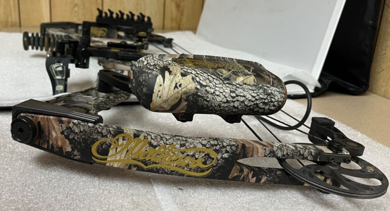 Mathews RH 70 Switchback XT with 12 Easton Carbon arrows & quiver