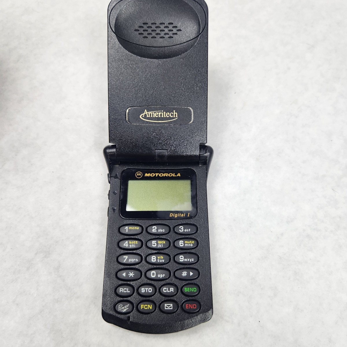 Vintage Motorola StarTAC ST7797 Ameritech Digital I Dual-Band Flip