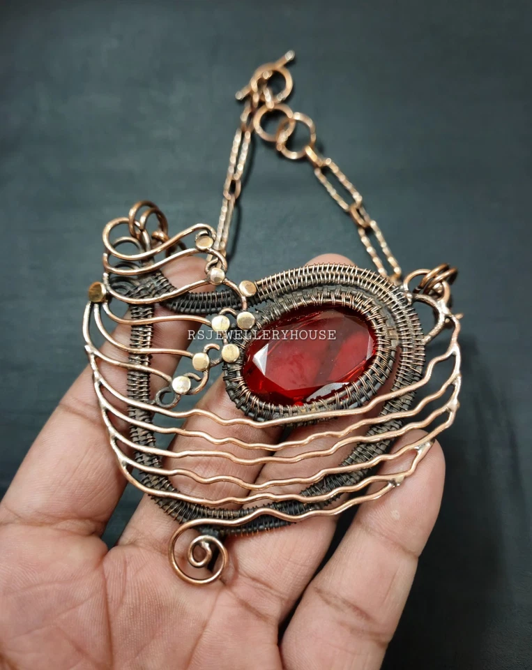 Collar de granate facetado envuelto en alambre de cobre collar colgante piedras preciosas único Foto 4 de 4