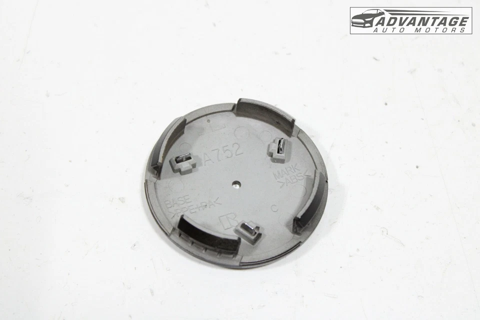 Llanta deportiva Mitsubishi Outlander 2018-2024 tapacubos central logotipo cubierta OEM Foto 2 de 4