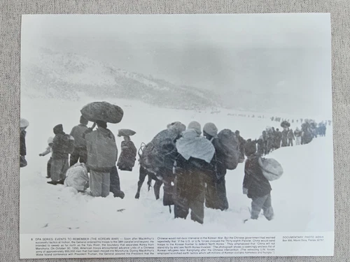 KOREAN WAR REFUGEES NEAR KANGNUNG AFTER CHINESE INTERVENTION VINTAGE 11x14 PHOTO