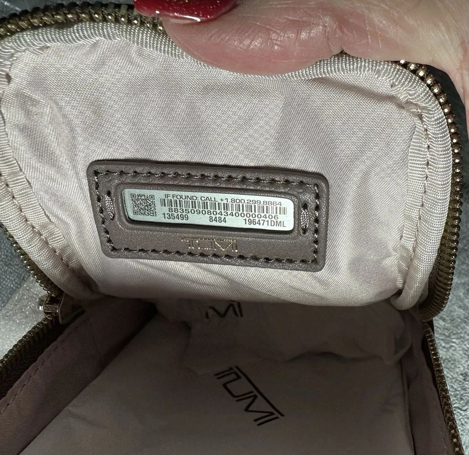 全新带标签 Tumi Voyageur Katy 皮革斜挎包深紫红色/金色五金 MSRP 155 美元 — 第 3/4 张图片