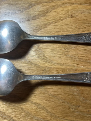 Lote de 2 cucharas para servir vintage National Silver Co AA placa de plata Narciso de 8" - Imagen 5 de 7