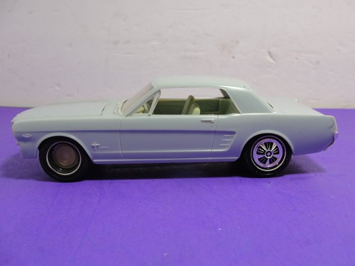 Amt/Ertl 1966 Ford MUSTANG Tettuccio Rigido (Costruito) Kit Modello #31542-11D- - Picture 3 of 7