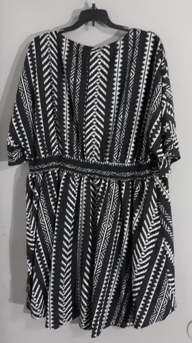 New-WOMAN'S BLOOMCHIC SHORT SLEEVE PULLOVER BLACK LONG TUNIC TOP.SZ 22/24 - Picture 10 of 10