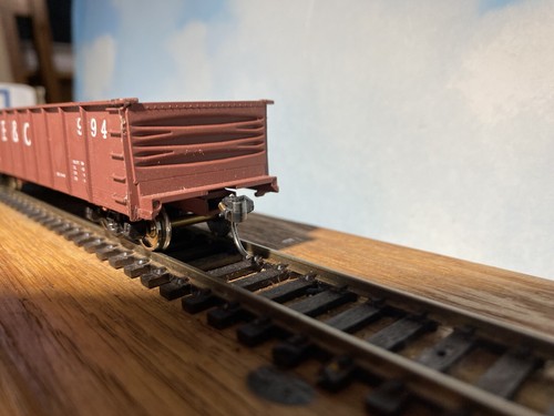 C7 Ho ACCURAIL ME&O 40’ GONDOLA W/LOAD KAYDEE COUP./METAL WHEELS. PREOWNED & RTR - Picture 3 of 5