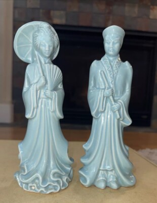 Vintage Light Blue Glaze Asian Figures Parasol 1940-1950s? Ceramic PRETTY 8 