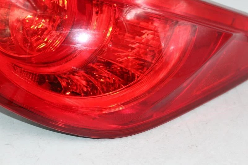 Задний фонарь для правого пассажира смонтирован на четверть панели 2014-15 INFINITI Q50 OEM #31192 - Изображение 4 из 4