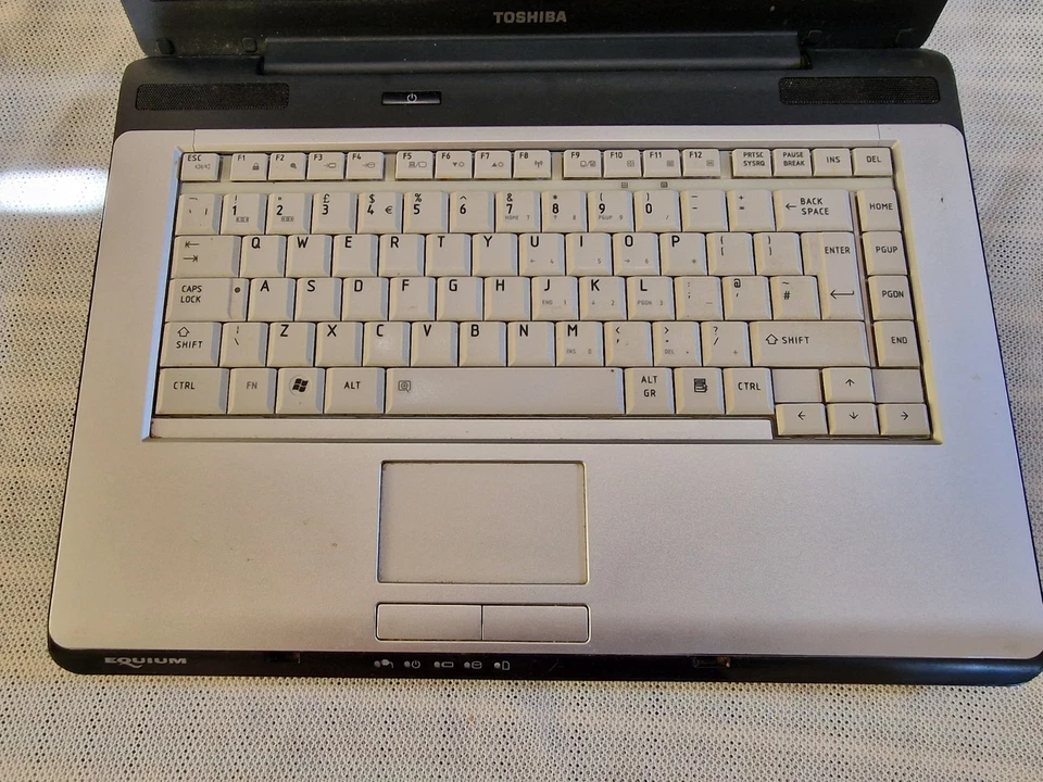 Toshiba Equium A210-1C4 Laptop 15.4"  For Parts Read Description Missing Parts - Image 4 of 4