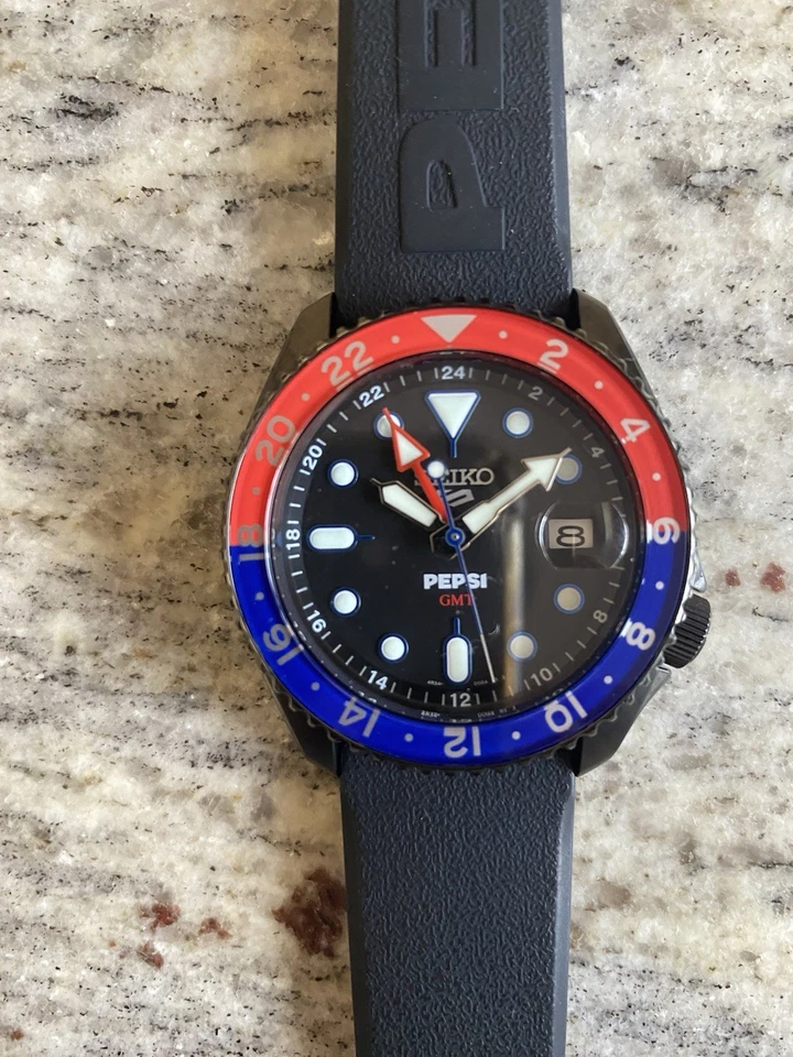 Seiko 5 Sports GMT Pepsi Collab Ltd Edition – Full Set – Excellent Condition - Image 2 of 4