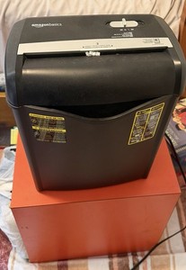 AmazonBasics 6 Sheet Paper Shredder with Bin Wastebasket, Black (PICKUP ONLY)
