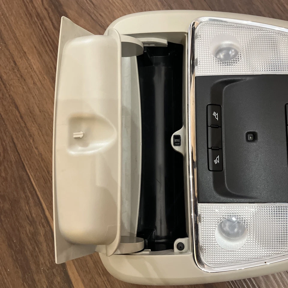 💎 Jeep Grand Cherokee 2011-2014 luz domo consola superior lámpara OEM beige Foto 4 de 4