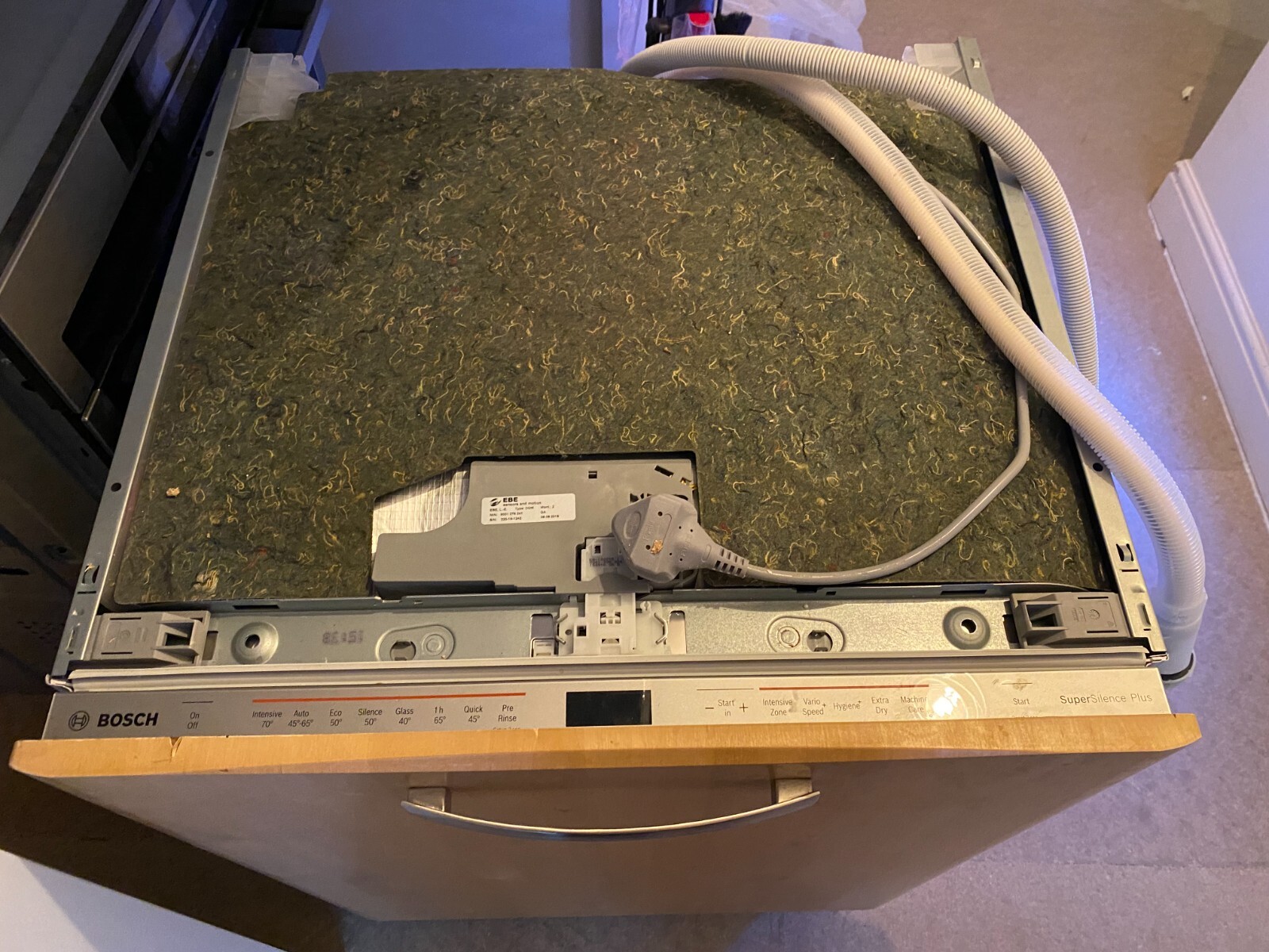 Bosch Integrated Dishwasher SMV68MD01G Picture 3 of 11