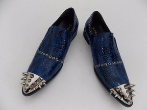 blue pointed shoes