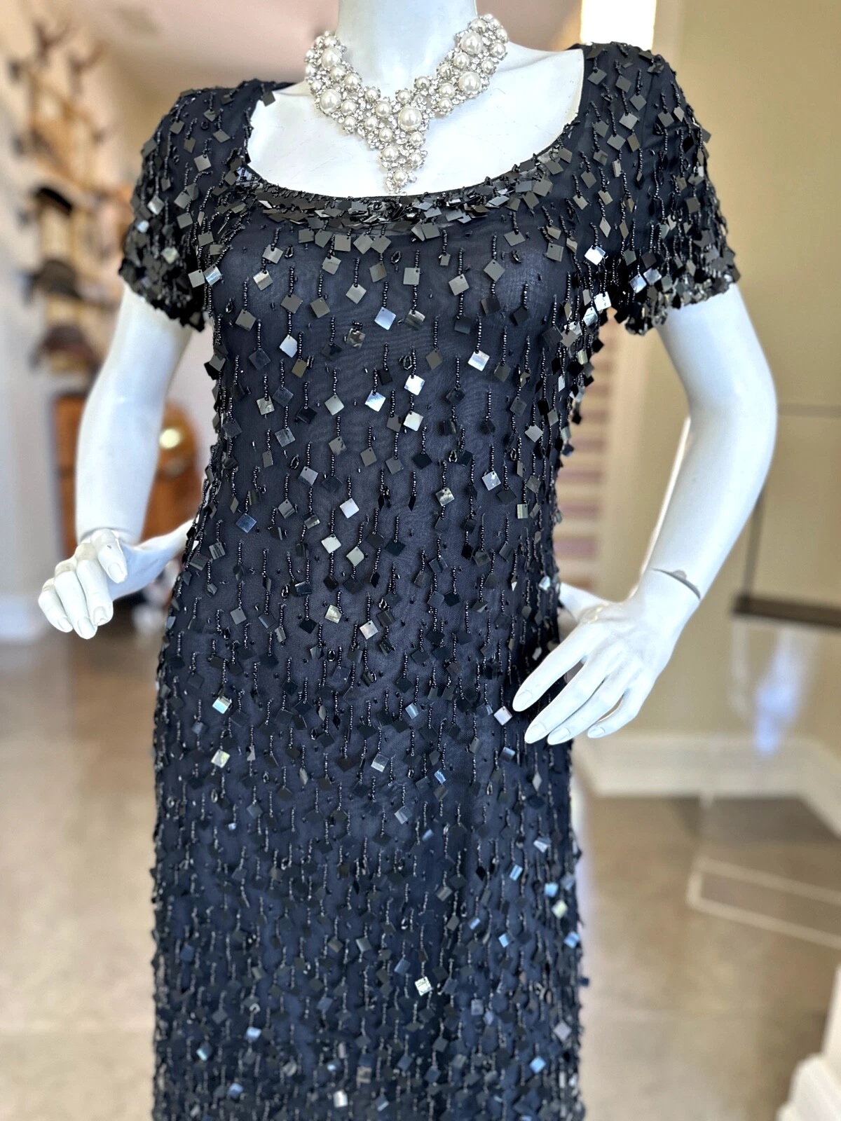 Abito da cocktail Valentino vintage anni 90 nero con frange paillettes perline
