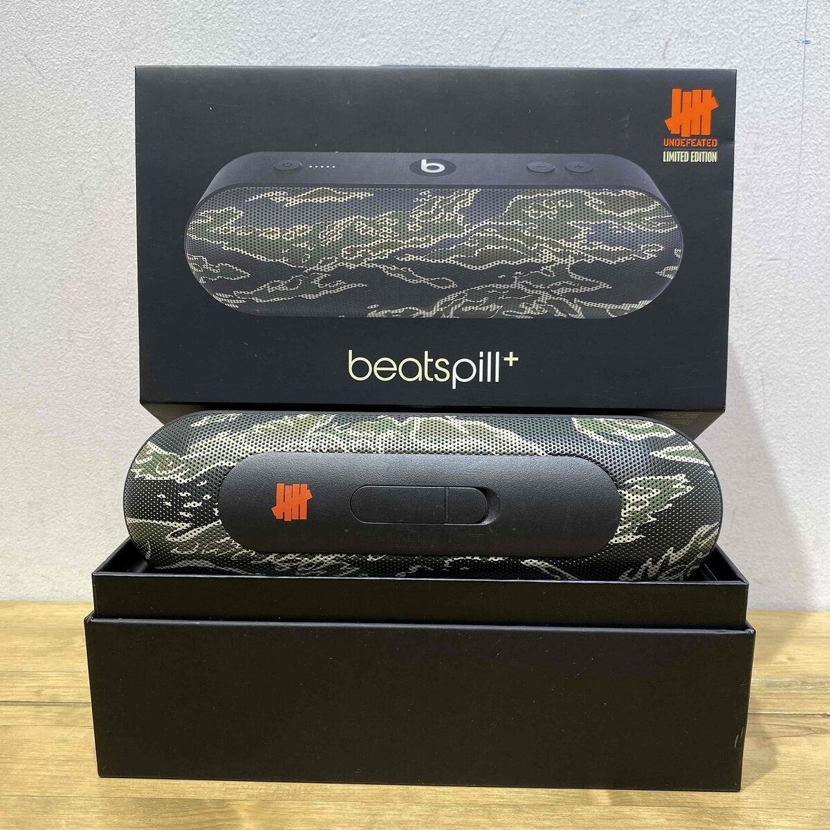 Beats Pill + Plus Undefeated collaboration model Wireless Beats Pill + Plus Undefeated collaboration model Wireless
