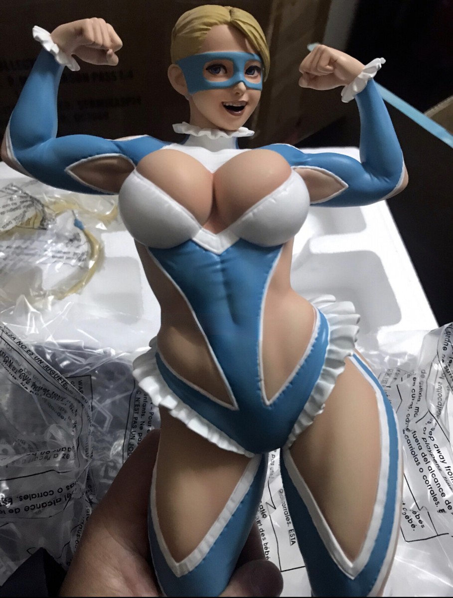 Sideshow PCS R.Mika レインボーミカ スタチュー 1/4サイズ PCS x Sideshow Street Fighter Rainbow Mika R.Mika 1/4 Statue